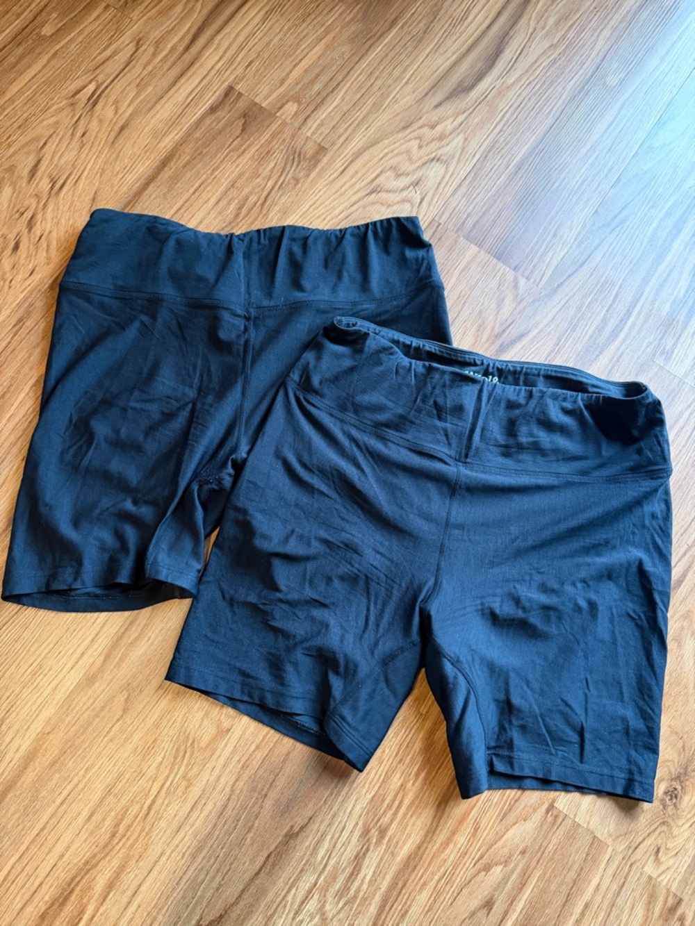 2 pair - wool& roam (Frankie) shorts, large